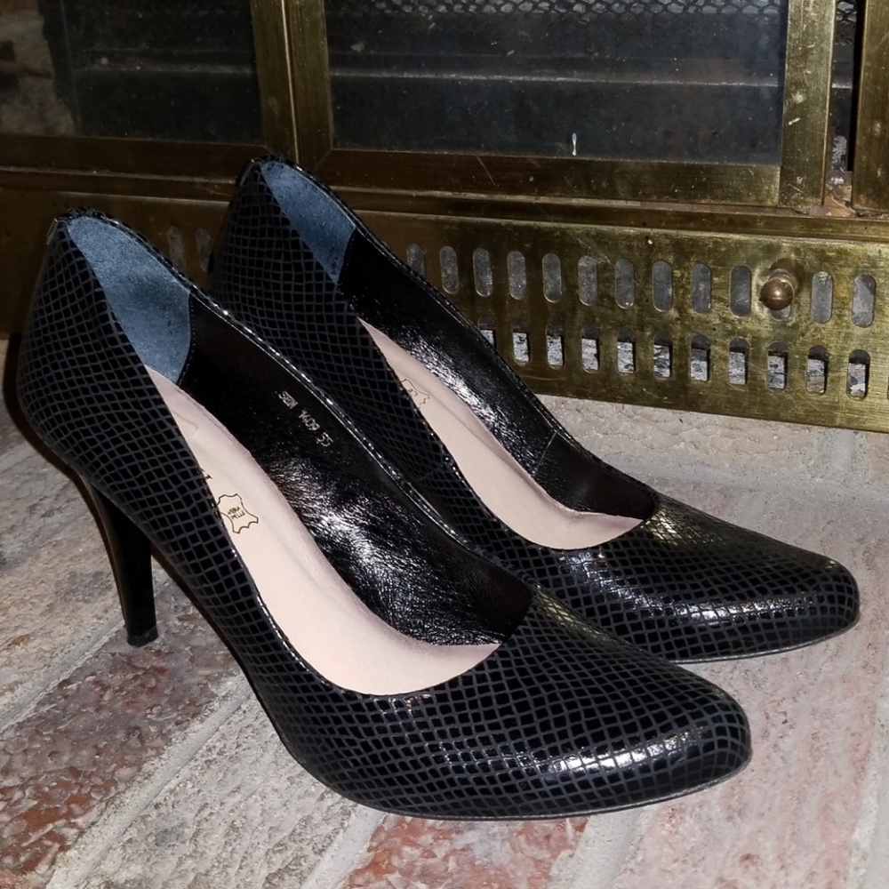 Lasocki size 9.5 (leather)